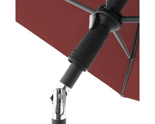 Detailný pohľad na slnečník s nastaviteľným mechanizmom