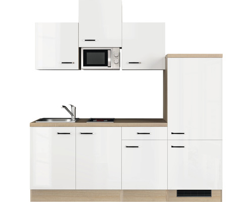 Kuchynská linka s drezom, mikrovlnnou rúrou a hornými skrinkami pre kompaktné kuchynské riešenie