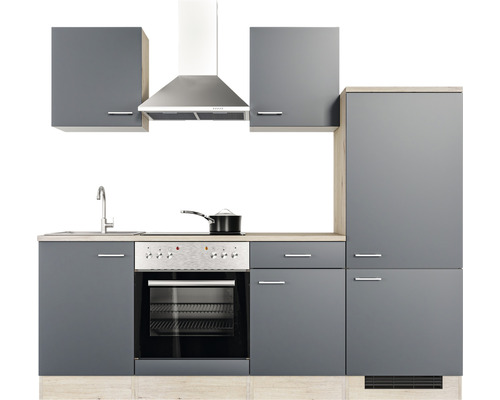 Kompletná kuchynská linka s drezom, sporákom, digestorom a sivými skrinkami.