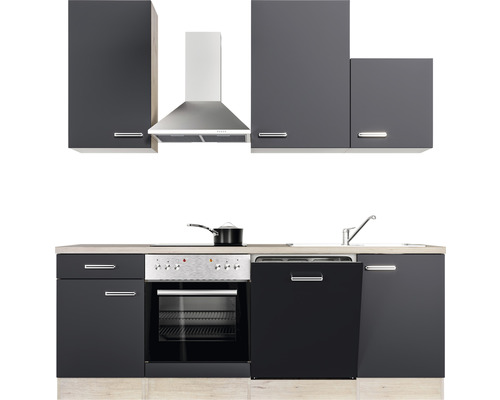 Kompletná kuchyňa s hornými a dolnými skrinkami, digestorom a elektrickými spotrebičmi.