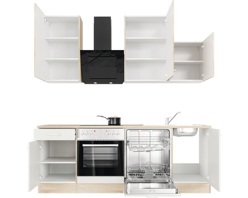 Kuchynská linka so závesnými skrinkami, digestorom, sporákom, umývačkou riadu a drezom.