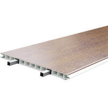 Plastový panel s dekorom dreva a integrovanou spodnou konštrukciou