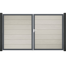 Dvojkrídlová brána z imitácie dreva s kovovým rámom