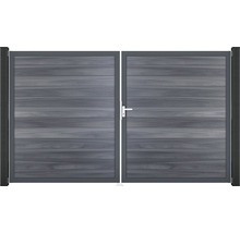 Dvojkrídlová brána s vodorovnými drevenými panelmi a kľučkou