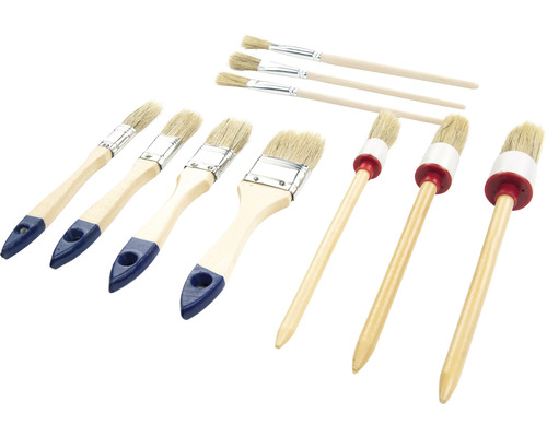 Rôzne štetce s drevenou rukoväťou pre maliarske práce