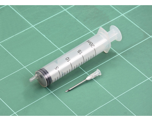 Plastová striekačka s ihlou, 20 ml