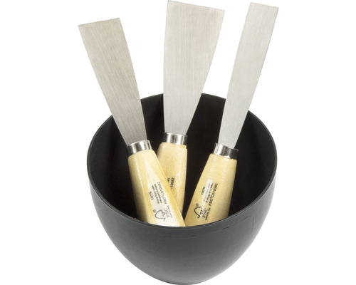 Tri špachtle s drevenou rukoväťou v miske