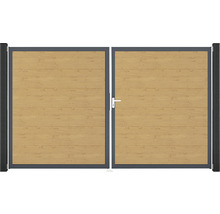 Dvojkrídlová brána s drevenou štruktúrou a rukoväťou