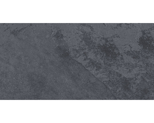 Detailný pohľad na bridlicovú dosku s hrubou textúrou.