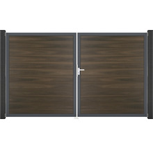 Dvojkrídlová brána s vodorovnými lamelami vo vzhľade dreva a oceľovým rámom