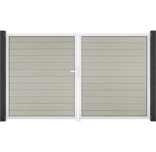 Dvojkrídlová brána s vodorovnými doskami, bielym rámom a čiernymi stĺpikmi