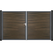 Dvojitá brána z dreva s kovovým rámom a rukoväťou