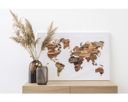 Ručne maľovaný obraz The World 60x90 cm Dekoratívna mapa sveta ako nástenný obraz, doplnená vázami s okrasnými trávami na príborníku