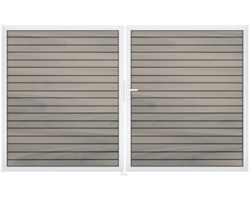 Dvojitá brána z dreva s bielym rámom