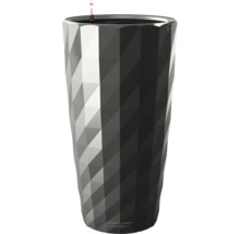 Vysoký kvetináč so zavlažovacím systémom a geometrickým vzorom