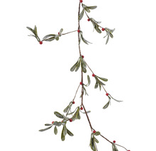 Imelová girlanda s listami a červenými bobuľami na dekoráciu