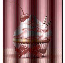 Dekoratívny cupcake so stuhou a čerešňou