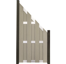 Plastový plot so šikmým priebehom