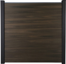 Drevený plot s kovovým rámom