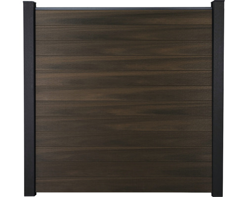 Drevený plot s kovovým rámom