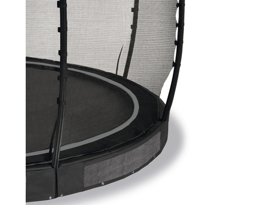 Detailný pohľad na záhradnú trampolínu s ochrannou sieťou
