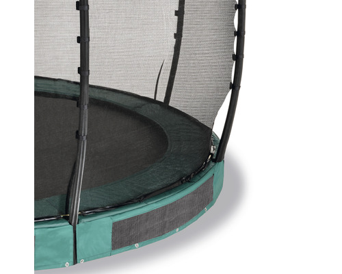 Detailný pohľad na záhradnú trampolínu so záchytnou sieťou