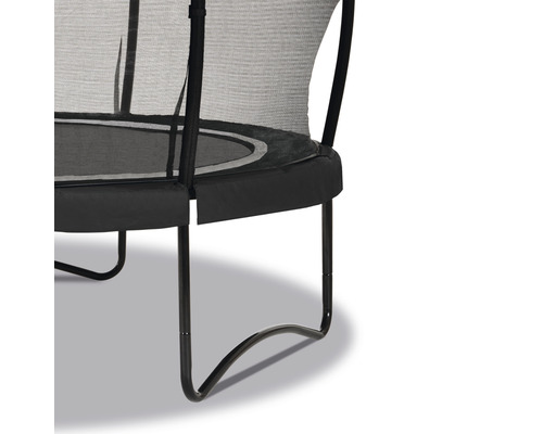 Detail záhradnej trampolíny s ochrannou sieťou