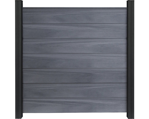 Sivý WPC plot so stĺpikmi