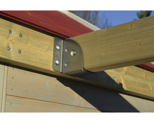 Detail drevenej konštrukcie s kovovým uholníkom na upevnenie.