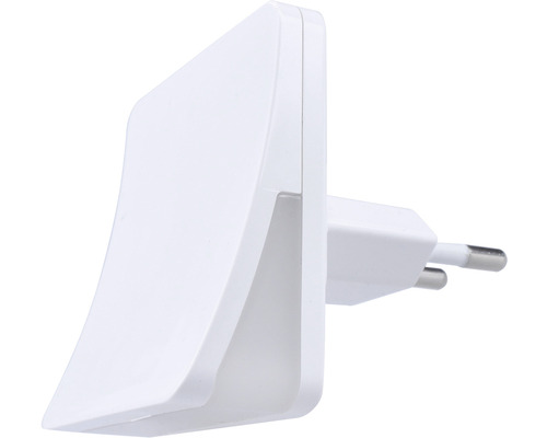 Detail bielej priechodnej zásuvky