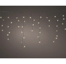 Svetelná reťaz s visiacimi prameňmi a malými svetlami