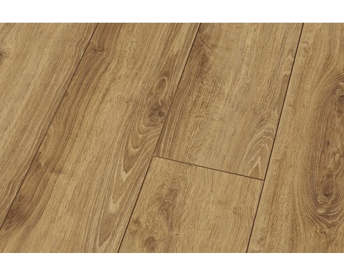 Detail laminátovej podlahy s dreveným vzhľadom
