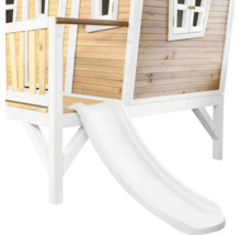 Drevený domček na hranie so šmykľavkou