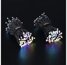 Dva zväzky svetelných reťazí s mnohými malými farebnými svetlami