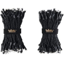 Dva LED svetelné reťaze s čiernym káblom, zviazané pásikom značky Twinkly.