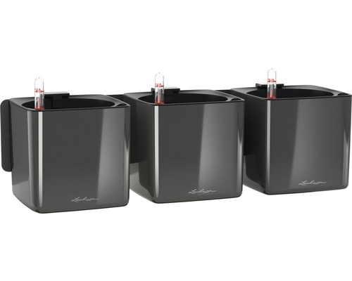 Tri nástenné kvetináče so zavlažovacím systémom