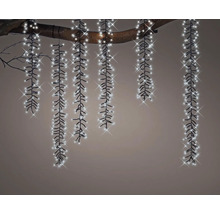 Svetelný záves s chladnými bielymi LED diódami na konári