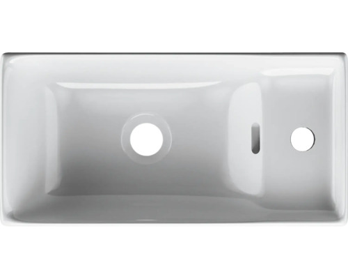 Umývadlo zo sanitárnej keramiky s otvorom pre vodovodnú batériu a prepadom