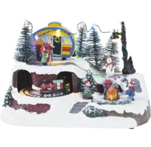 Zimná miniatúrna krajina s karavanom, železnicou, táborákom a figúrkami