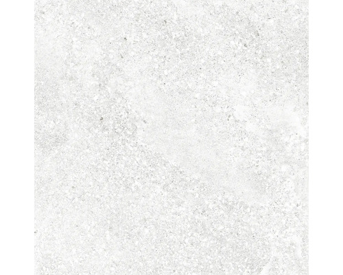 Detailný záber svetlej podlahovej dlaždice s jemnou, škvrnitou textúrou.