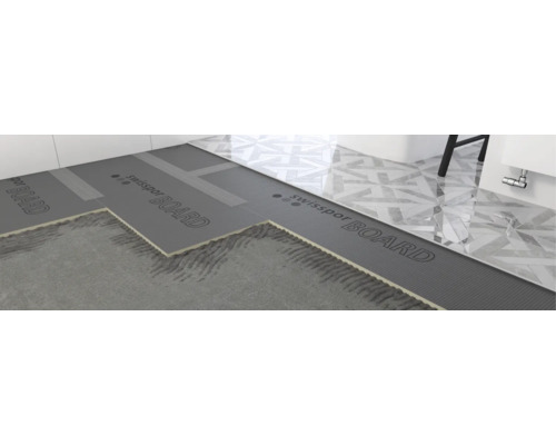 Podlaha kúpeľne s izolačnými doskami pre podlahové vykurovanie