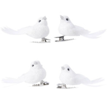 Štyri biele ozdobné vtáky so sponami