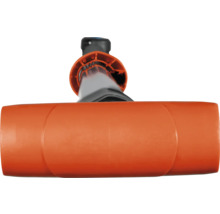 Detailný záber umývacej kefy Gardena s prípojkou vody