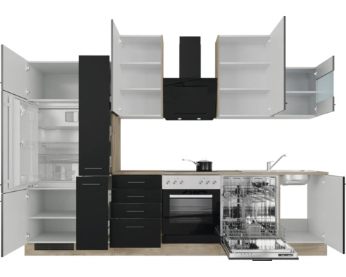 Kompletná kuchyňa s elektrospotrebičmi, vrátane chladničky, umývačky riadu, sporáka, rúry a digestora.