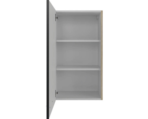 Otvorená závesná skrinka s tromi policami