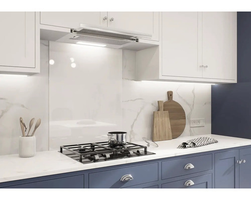 Kuchynská scéna s drezom, sporákom a pracovnou doskou