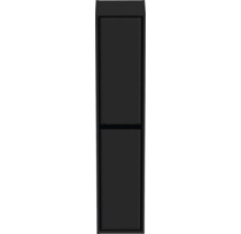 Úzka čierna skriňa