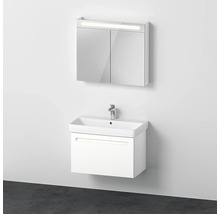 Kúpeľňa s umývadlovou skrinkou, umývadlom a zrkadlovou skrinkou s osvetlením