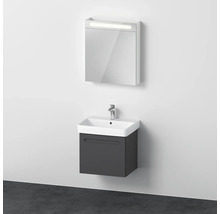 Kúpeľňa s umývadlovou skrinkou a zrkadlovou skrinkou s osvetlením