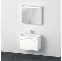 Kúpeľňa s umývadlovou skrinkou a zrkadlovou skrinkou s osvetlením